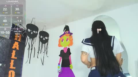 Tania online show from 10/31/25, 10:05