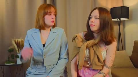 Angela and Victoria online show from 12/04/25, 04:33