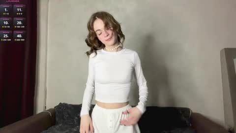 Mia online show from 04/06/26, 02:20