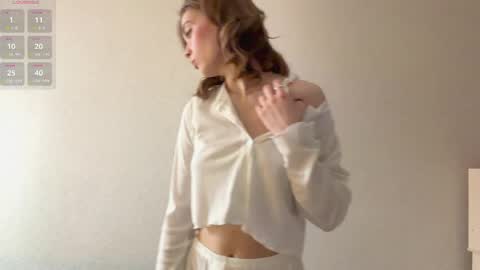 Mia online show from 04/17/26, 02:36