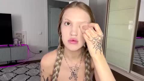 Snapshot of tanyaquartaro chatting on 02/04/26, 11:05 Alisa online show from 02/04/26, 11:05