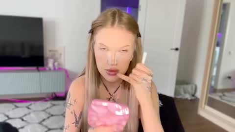 Snapshot of tanyaquartaro chatting on 03/03/26, 11:05 Alisa online show from 03/03/26, 11:05