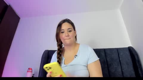 tara__ online show from 11/17/25, 06:03