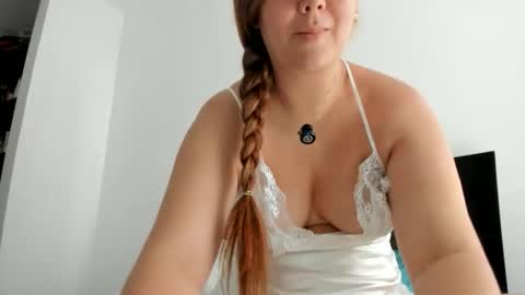 tara__ online show from 04/19/26, 02:05