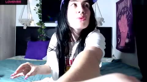 Snapshot of tara_joi chatting on 12/10/24, 04:06 Tara online show from 12/10/24, 04:06