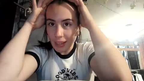 Snapshot of tara_joi chatting on 01/08/25, 11:41 Tara online show from 01/08/25, 11:41