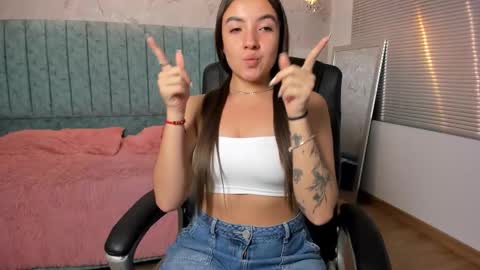 Snapshot of tara_parker chatting on 02/05/26, 12:21 Tara online show from 02/05/26, 12:21