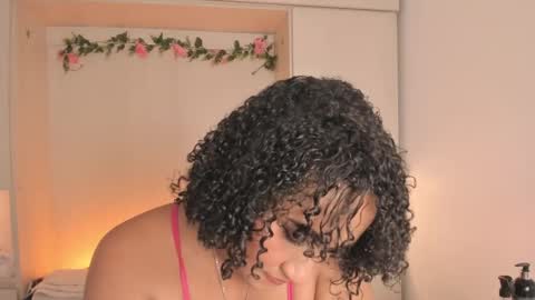 Snapshot of tarawiilson_ chatting on 09/30/25, 04:39  T A R A  online show from 09/30/25, 04:39