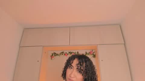 Snapshot of tarawiilson_ chatting on 10/10/25, 04:22  T A R A  online show from 10/10/25, 04:22