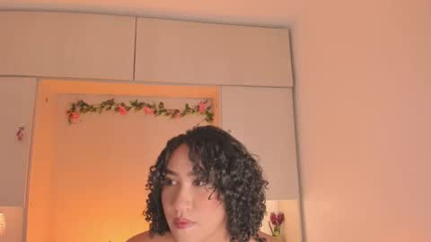 Snapshot of tarawiilson_ chatting on 10/17/25, 04:15  T A R A  online show from 10/17/25, 04:15