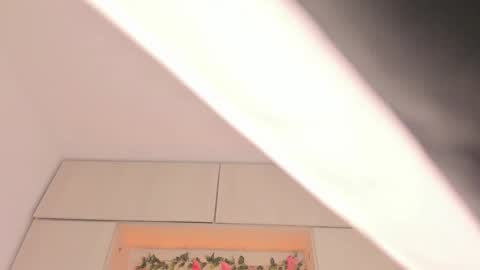 Snapshot of tarawiilson_ chatting on 10/19/25, 04:40  T A R A  online show from 10/19/25, 04:40