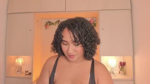 Snapshot of tarawiilson_ chatting on 10/22/25, 04:24  T A R A  online show from 10/22/25, 04:24