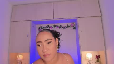  T A R A  online show from 11/05/25, 04:12