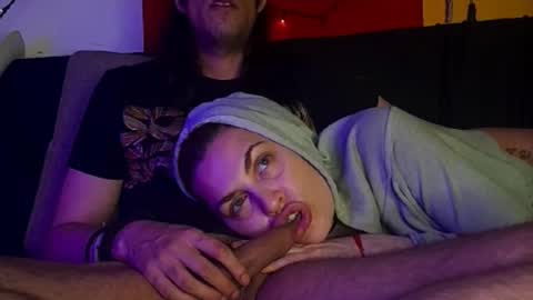 T  J   online show from 11/04/25, 08:19