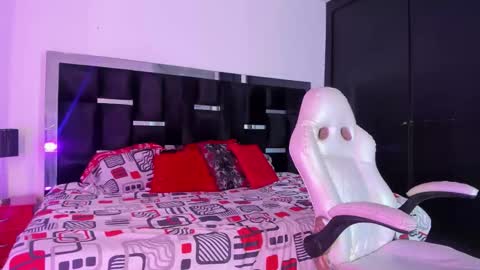 tashasant online show from 11/25/25, 08:20