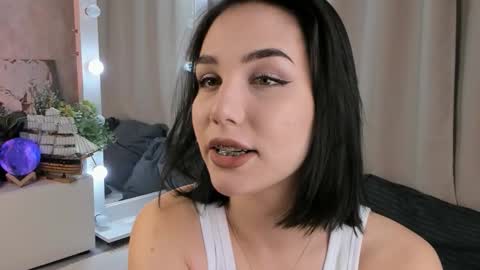 Tate online show from 09/20/25, 06:20