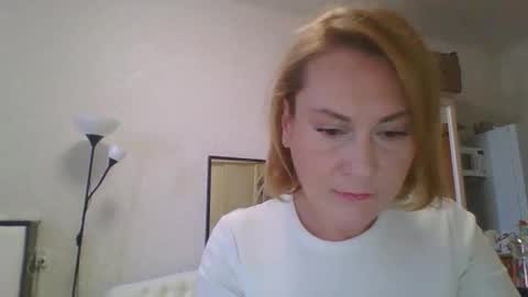 Snapshot of tatiana_xi chatting on 09/30/25, 07:35 tatiana_xi online show from 09/30/25, 07:35