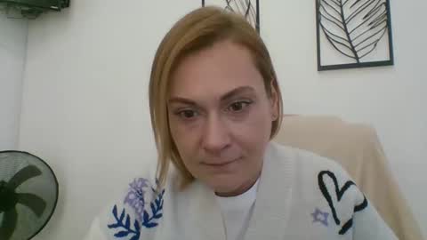 Snapshot of tatiana_xi chatting on 10/22/25, 12:38 tatiana_xi online show from 10/22/25, 12:38