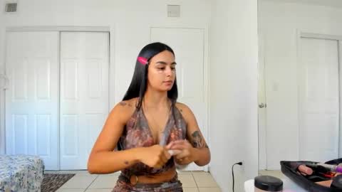 Snapshot of tatianac18 chatting on 11/24/25, 07:02 Tatiana STREAM AT 200 pm online show from 11/24/25, 07:02