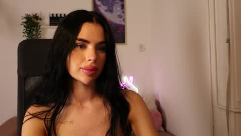 Snapshot of tatianaxoxo1 chatting on 05/19/26, 06:03 Tatiana online show from 05/19/26, 06:03