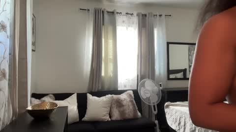 Tatianna Marie online show from 10/12/25, 08:41