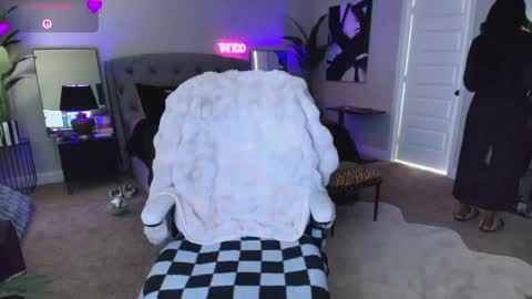 Tatted Queen online show from 04/23/26, 08:55