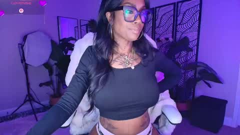 Snapshot of tatted_vixen chatting on 05/26/26, 07:43 Tatted Queen online show from 05/26/26, 07:43