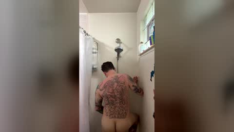 Snapshot of tattedupboyfun chatting on 05/26/26, 07:43 tattedupboyfun online show from 05/26/26, 07:43