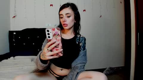 Snapshot of tattoed_bunny9 chatting on 04/28/26, 02:27 Rose Marie online show from 04/28/26, 02:27