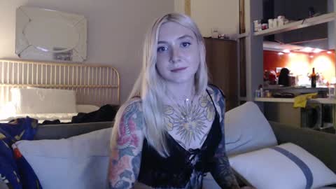 Snapshot of tattoobbgirl chatting on 02/08/25, 09:57 tattoobbgirl online show from 02/08/25, 09:57