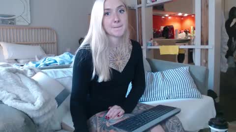 Snapshot of tattoobbgirl chatting on 02/12/25, 03:49 tattoobbgirl online show from 02/12/25, 03:49