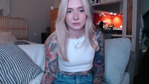 Snapshot of tattoobbgirl chatting on 03/01/25, 05:49 tattoobbgirl online show from 03/01/25, 05:49
