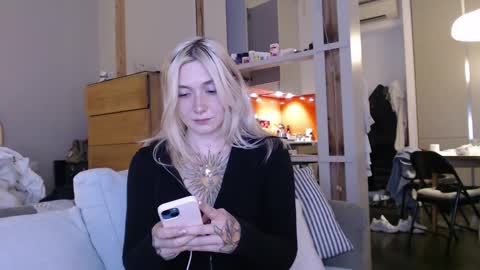 Snapshot of tattoobbgirl chatting on 03/04/25, 07:43 tattoobbgirl online show from 03/04/25, 07:43