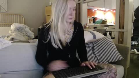 Snapshot of tattoobbgirl chatting on 03/04/25, 10:49 tattoobbgirl online show from 03/04/25, 10:49