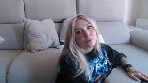 Snapshot of tattoobbgirl chatting on 09/17/25, 11:56 tattoobbgirl online show from 09/17/25, 11:56