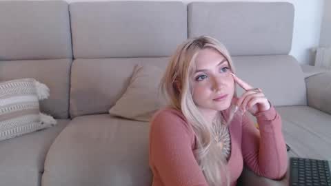 Snapshot of tattoobbgirl chatting on 09/18/25, 06:54 tattoobbgirl online show from 09/18/25, 06:54