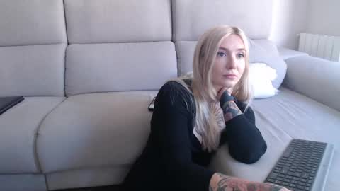 Snapshot of tattoobbgirl chatting on 09/22/25, 11:01 tattoobbgirl online show from 09/22/25, 11:01