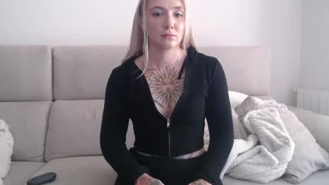 Snapshot of tattoobbgirl chatting on 09/29/25, 12:43 tattoobbgirl online show from 09/29/25, 12:43