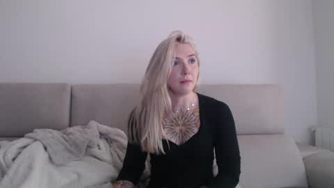 Snapshot of tattoobbgirl chatting on 09/30/25, 11:37 tattoobbgirl online show from 09/30/25, 11:37