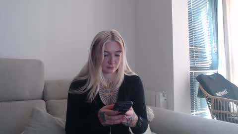 Snapshot of tattoobbgirl chatting on 10/15/25, 11:21 tattoobbgirl online show from 10/15/25, 11:21