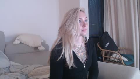 Snapshot of tattoobbgirl chatting on 10/25/25, 05:19 tattoobbgirl online show from 10/25/25, 05:19