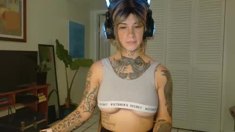 Snapshot of tattooed_natalia chatting on 01/17/25, 02:28 Natalia 3 online show from 01/17/25, 02:28