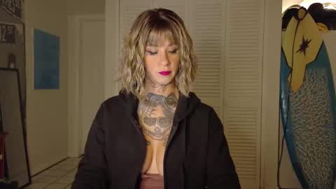 Snapshot of tattooed_natalia chatting on 09/22/25, 08:38 Natalia 3 online show from 09/22/25, 08:38