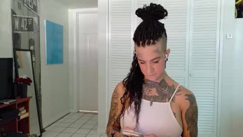 Snapshot of tattooed_natalia chatting on 02/25/26, 01:21 Natalia 3 online show from 02/25/26, 01:21
