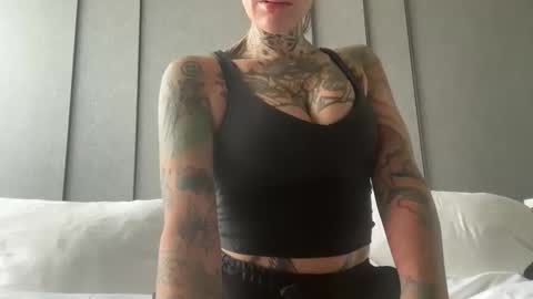 tattooedlucy_ online show from 12/01/25, 05:56