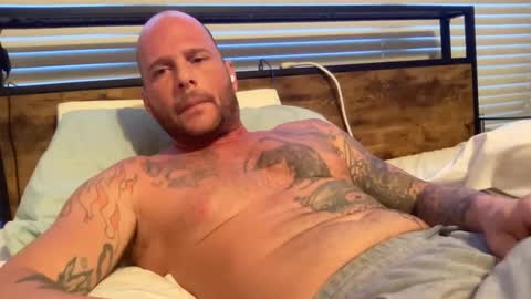 Snapshot of tattooman5555 chatting on 09/30/25, 03:06 Tattooman online show from 09/30/25, 03:06