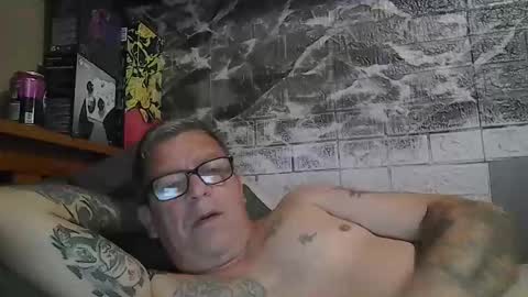 Snapshot of tatts4tits chatting on 06/01/26, 01:07 dave online show from 06/01/26, 01:07