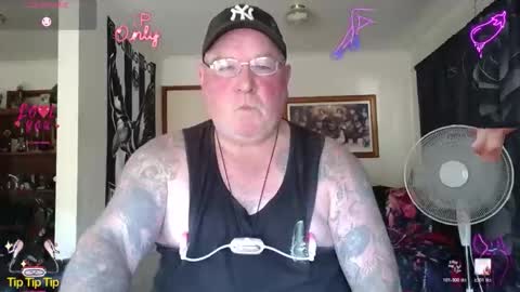Snapshot of tattzsexy chatting on 05/01/26, 02:27 tattzsexy online show from 05/01/26, 02:27
