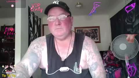 Snapshot of tattzsexy chatting on 05/05/26, 02:30 tattzsexy online show from 05/05/26, 02:30