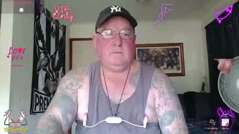 Snapshot of tattzsexy chatting on 05/17/26, 02:09 tattzsexy online show from 05/17/26, 02:09